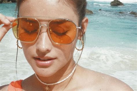 liza soberano bikini